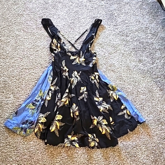 Free People Dress "Thought I Was Dreaming" Black & Blue Floral M - Picture 3 of 9